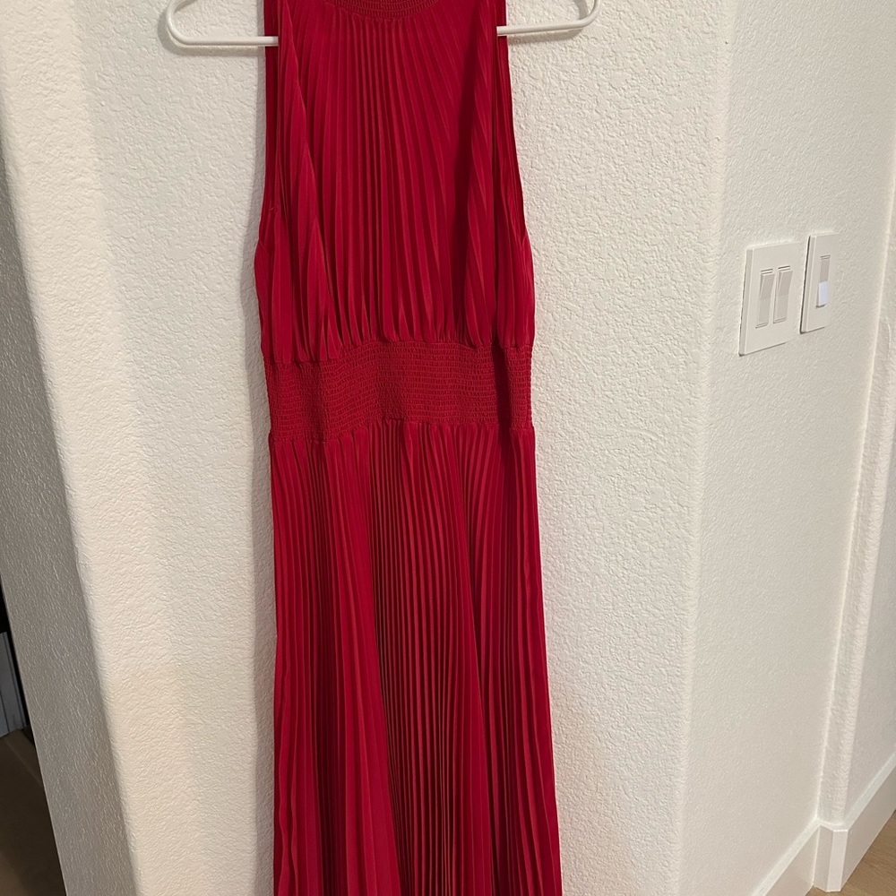 Elegant Pink Pleated Dress